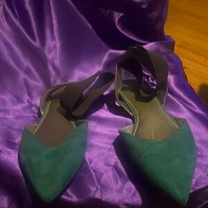 Suede green/black sandals